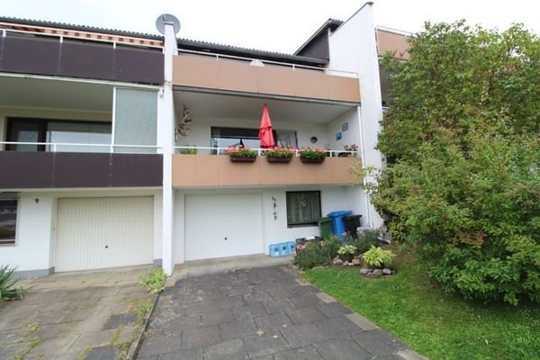 Rückansicht mit Garage