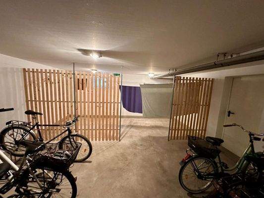 Fahrradstellplätze im Keller
