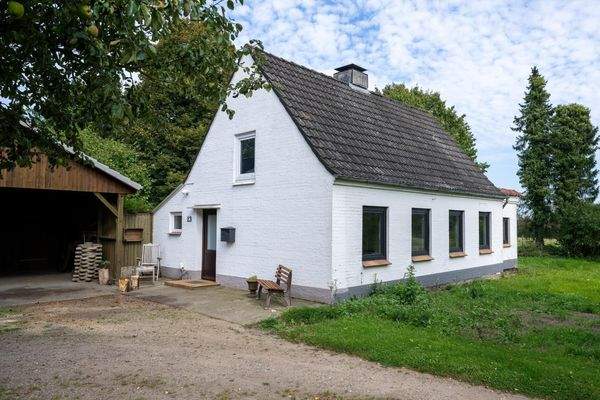 Front des Abnahmehauses