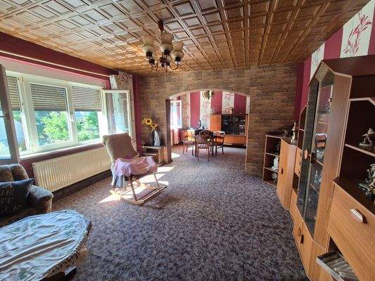 OG großzügiges Wohnzimmer