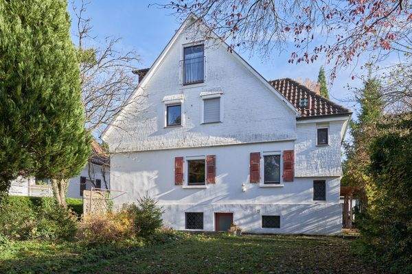 Gebäude-Gartenansicht