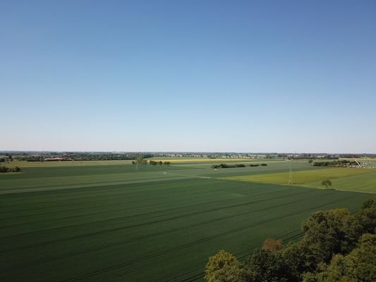 Blick auf die umliegenden Felder