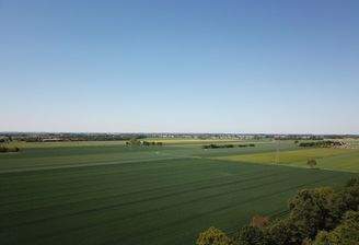 Blick auf die umliegenden Felder