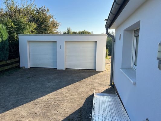 Doppelgarage mit Werkraum
