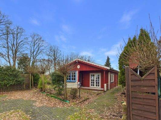 CAM03784G0-PR0099-STILL008