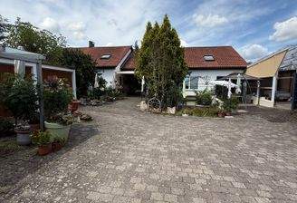 Ansicht Haus und Nebengebäude