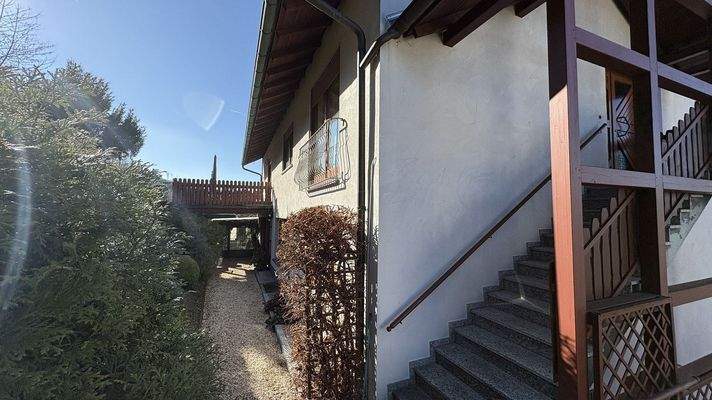 Zugang zur Dachgeschosswohnung