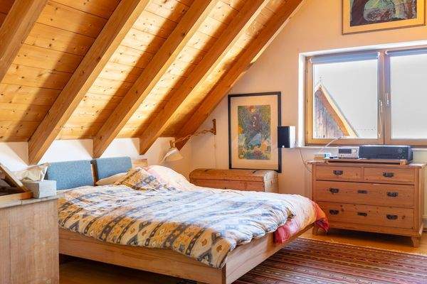 Wohnen über dem See – Charmante Maisonettewohnung mit Alpenpanorama