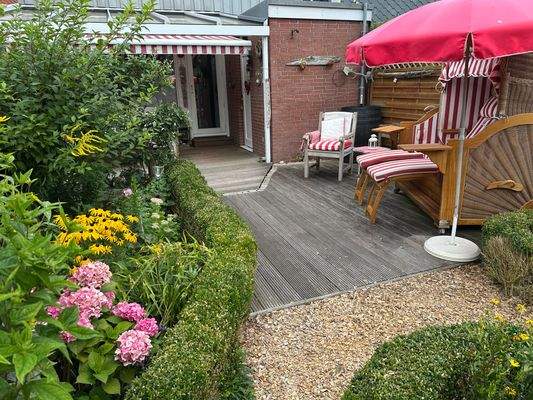 Terrasse mit Schuppen.JPG