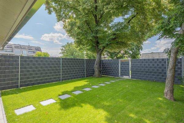 Wunderschöner grüner Garten