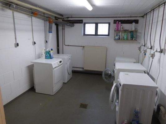 Ein Blick in den geräumigen Waschkeller