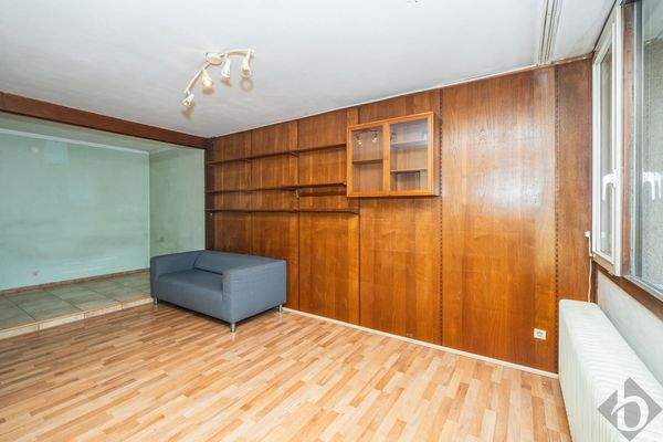 Großzügiger Wohnbereich mit Abtrennmöglichkeiten