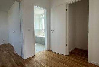 Großzügiger Flurbereich mit Abstellraum im Obergeschoss