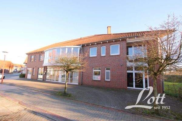 2) Wohn- und Geschäftshaus