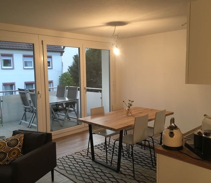 Exklusive 2-Zimmer-Wohnung mit Einbauküche und Balkon in Stuttgart