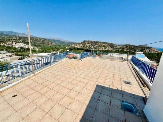 Kreta, Kalo Chorio: 2-Apartment-Anwesen mit geräumiger Dachterrasse zu verkaufen