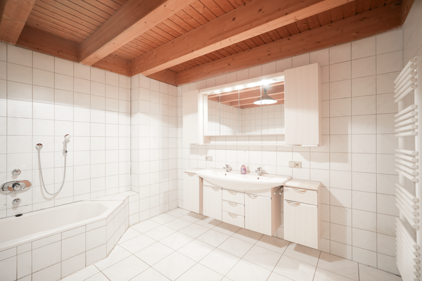 Badezimmer OG (2) (jetziger Originalzustand)