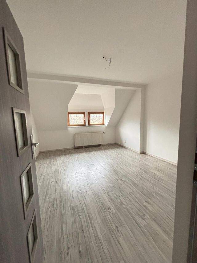 Zentral und charmant: 3-Zimmer-Dachgeschosswohnung in Gera - Photo 1