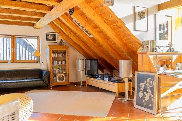 Wohnen über dem See – Charmante Maisonettewohnung mit Alpenpanorama