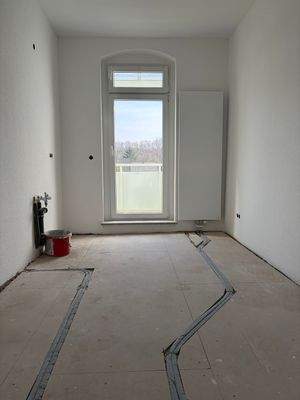 Küche mit Zugang zum Balkon