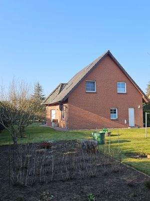 Garten und Hausgiebel.jpg