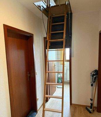 DG_Flur mit Zugang Dachboden