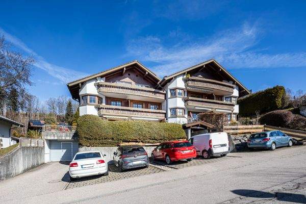 Mehrfamilienhaus mit 8 Wohnungen.jpg