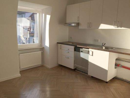 Küche mit Einbauküche.jpg