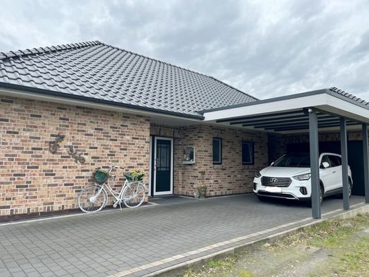Carport und Garage