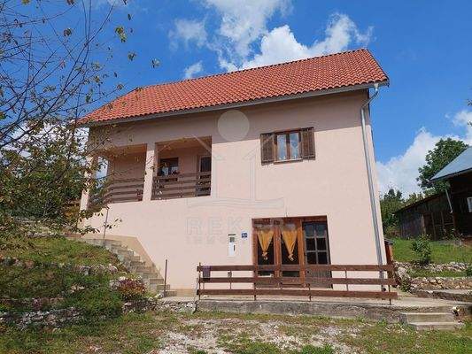 Naturnahes Wohnen im idyllischen Poljanak
