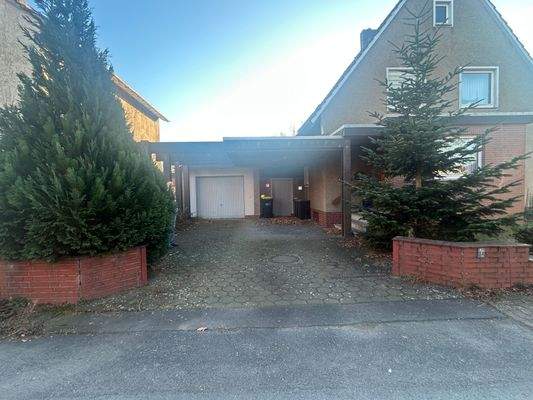 Garage und Carport
