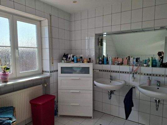 Bad mit 2 Waschbecken.jpg