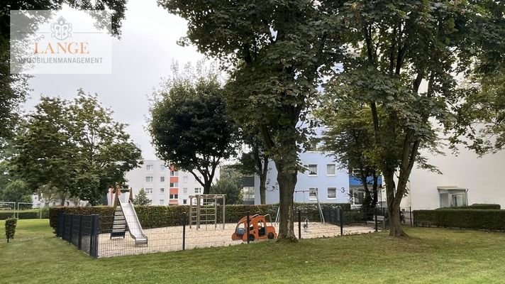 Haus und Kinderspielplatz