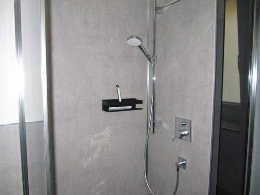 Dusche im Bad OG