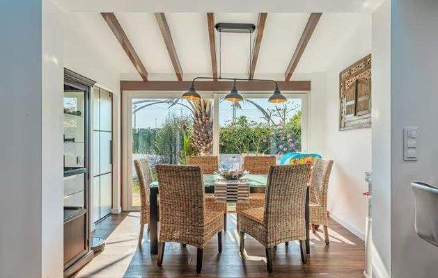 Villa mit Touristenlizenz in Meeresnähe zum Verkauf in Bahía Grande, Mallorca