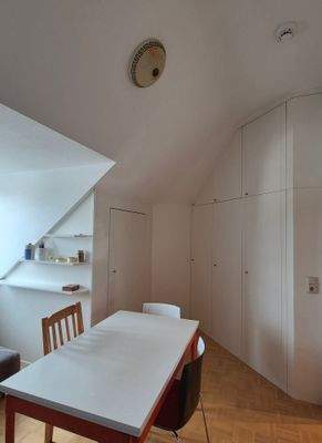 Arbeitszimmer mit Einbauschränken.jpg