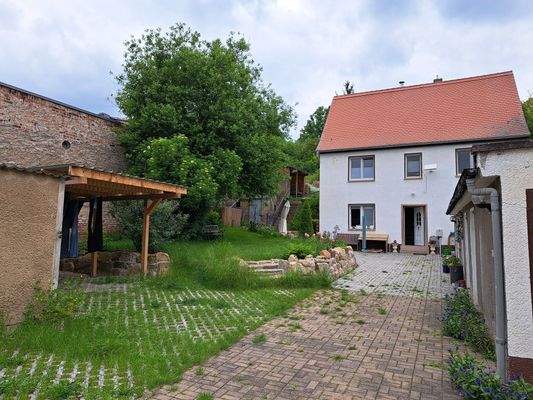 Hof mit Frontansicht