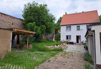 Hof mit Frontansicht