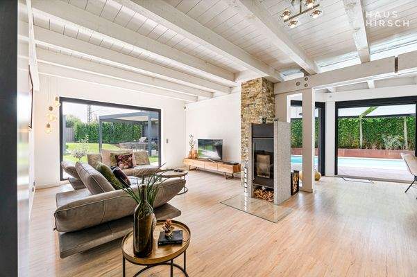 Wohnbereich mit Kamin