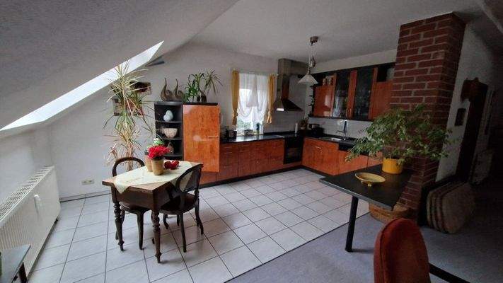 Küche mit Tisch.jpg