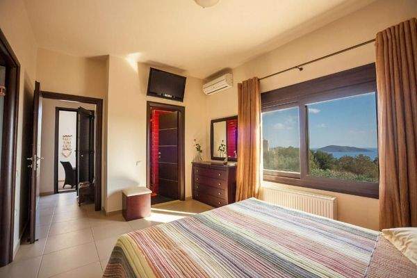 Haus auf Kreta mit Panoramablick auf die Bucht von Elounda