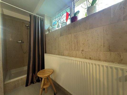 mit Dusche im Souterrain