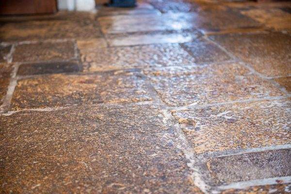 historischer Natursteinboden