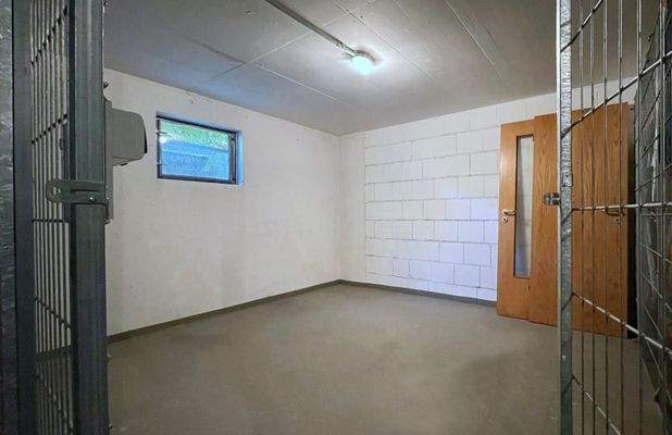 1052-20 Kellerabteil.jpg