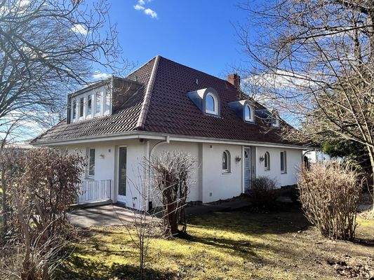 Teilansicht mit Hauseingang