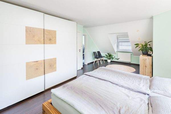 Schlafzimmer mit Bad OG