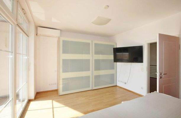 Elternschlafzimmer (OG)