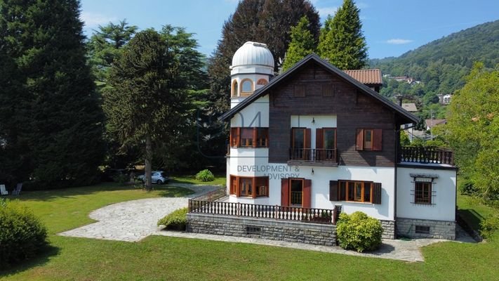 Freistehende Villa mit Park und eigenem Observatorium in Lanzo d'Intelvi - Como