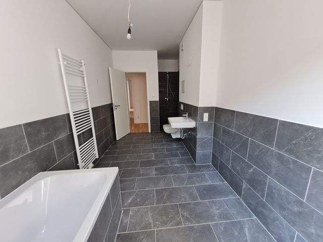 Schicke 3-Zimmerwohnung mit Parkett, Balkon, Einbauküche u. guter Energieeffizienz - Foto 2