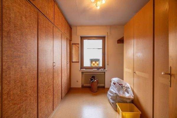 EG: Ankleide / Abstellraum / Büro 2